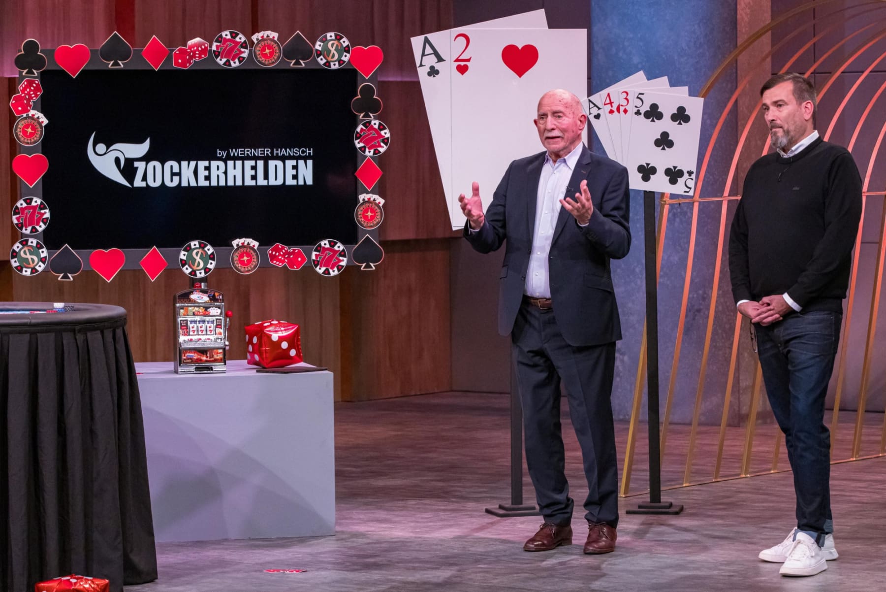 Werner Hansch und Marc Ellerbrock helfen mit ZOCKERHELDEN Spielsüchtigen. (Foto: RTL / Bernd-Michael Maurer)